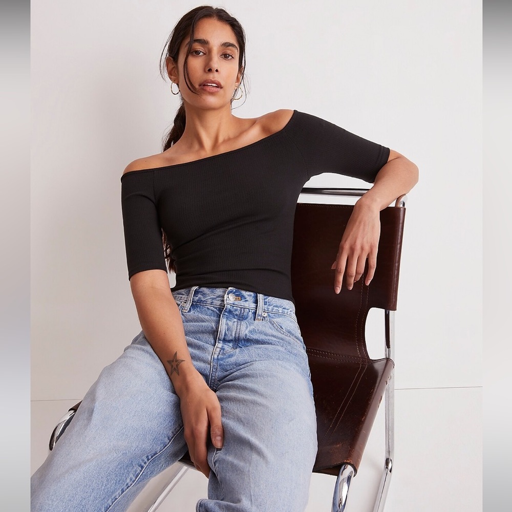 Madewell Off-Shoulder Tee in Sleekhold